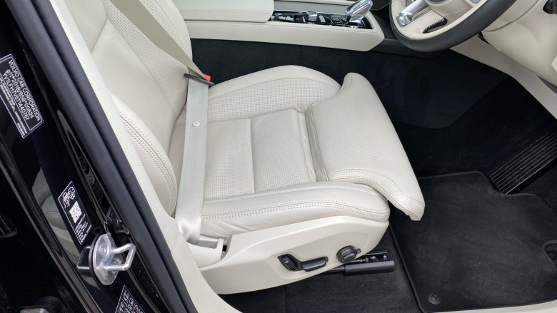 Volvo XC90 2.0 T8 PHEV Ultra Dark 5dr AWD Geartronic Estate